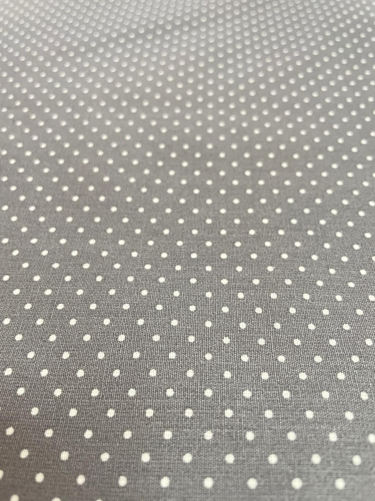 Beschichtete Baumwolle "Grauer Tupfen" grau mit weißen Punkten Beschichtete Baumwolle "Grauer Tupfen" grau mit weißen Punkten